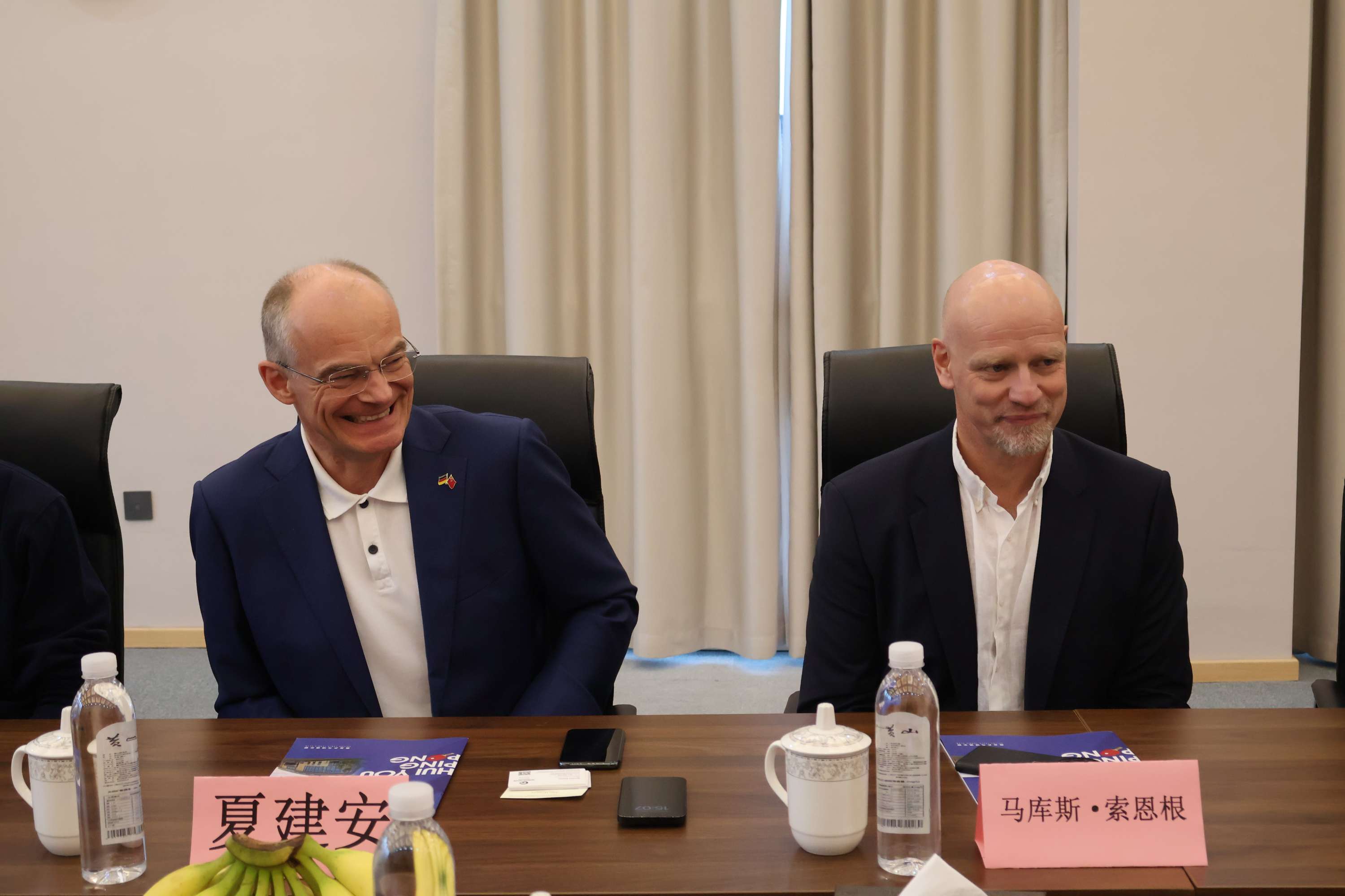 德国乒协及下萨克森州乒乓球队员一行来我基地参观交流